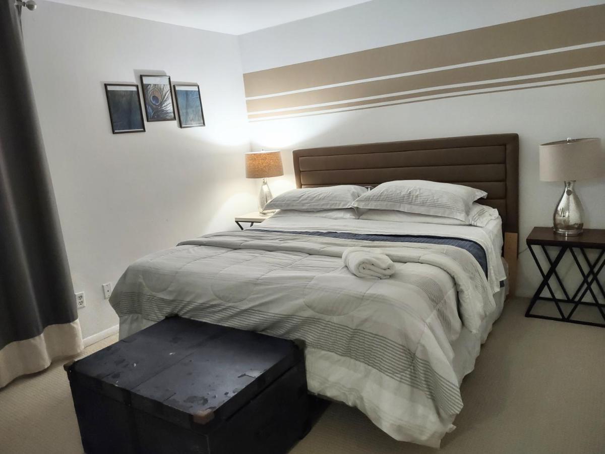 Charming Condo In Central 롤리 외부 사진